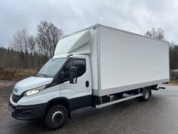 Skåpbil med bak-gavellyft Iveco Daily 72-180 Låga mil , nyskick