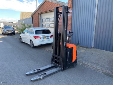 Toyota BT Staxio SPE125L / Year 2014 / Hours 924 / Lifting height 5400 mm / Electric stacker