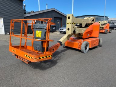 JLG E400AN Electric articulating boom lift Year 2006 / Hours 1697