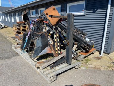 Logos System Giraff 200 tractor-mounted personnel lift with PB2000 work basket / Year 2000
