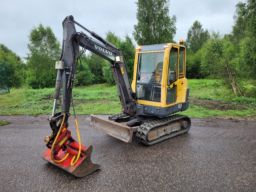 Minigrävare Volvo  EC25 med 4 redskap 