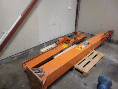 Pelarsvängkran med Telfer  
