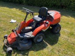 Husqvarna R214TC græsklkipper.