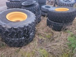 4st Michelin entreprenaddäck 20.5 R25 med fälgar