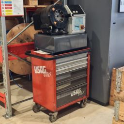 Komplett Finn Power P32 slangepresse med slangereol 