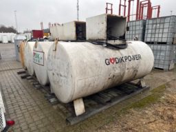 1 stk. ROUG 2700ltr. Tank m. Pumpe