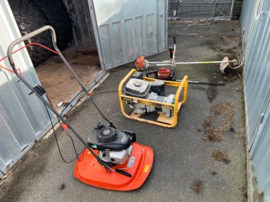 Forskellige håndholdte redskaber.  Stihl Husqvarna Tanka Worms