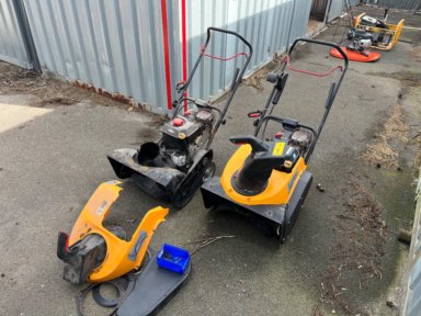 Stiga  to sneslynger model Snow Prisma med Briggs og Stratton motor.