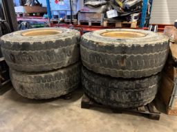 4 st däck med fälg 20,5R25 till Volvo