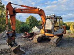 Grävmaskin Hitachi  EX60-2 med 3 skopor
