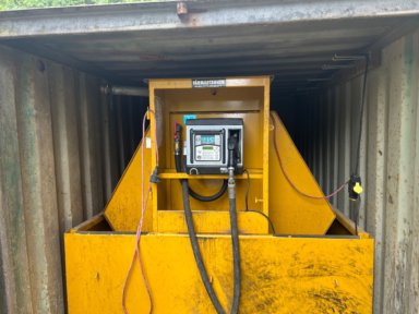 Container med 5 kubik dieseltank och pump 