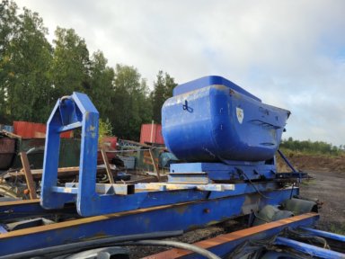 Högtippande balja på lastväxlarram 