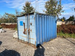 Container 8 fod lukket med træbund og lysanlæg.