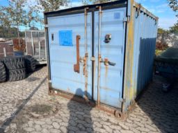 Container 8 fod lukket med trægulv og lysanlæg.