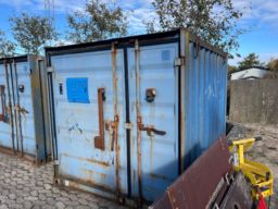 Container 8 fod lukket med trægulv og lysanlæg.