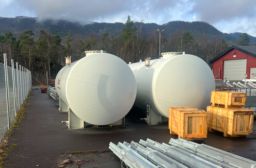Diverse utstyr Oljetank SB verksted as / Oil tank (INGEN MINSTEPRIS)