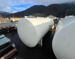 Diverse utstyr Oljetank SB verksted as / Oil tank (INGEN MINSTEPRIS)