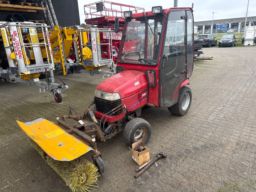 Kompakt traktor med fejekost Toro Wheel horse 