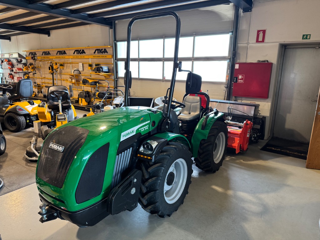 Kompakttraktor Ferrari Cobra 60Ar med udstyr