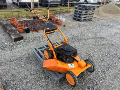   Plenklipper med RS-motor (2-takts) og 4x4 drift.