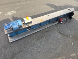 Transportbånd til mink