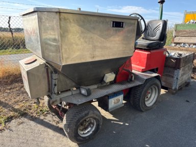 Almtoft fodervogn til mink / feed wagon