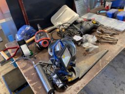 Konkursutförsäljning Arbetsbänk med inventarier 