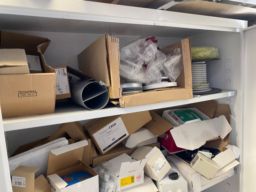 Konkursutförsäljning Plåtskåp med div utrustning