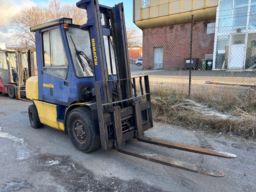 Komatsu FD40t-7 truck