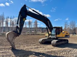 Grävmaskin Volvo EC300DL med redskap