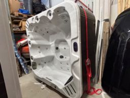 Spabad med lock Nordpool  New Sarek , 3 sittplatser , 2 liggplatser 
