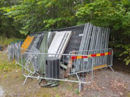 Byggstängsel ink Fötter och Kravallstaket