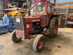 Volvo BM 2250 traktor 2 WD.