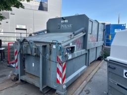 Container med presse krokløft foran og bak  Werner MPC 16-KE