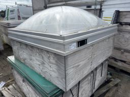 Velux ovenlysvindue (boble med karm). ca. 132 * 132 cm