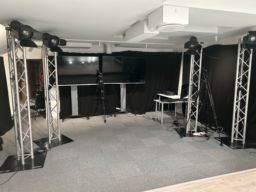 Utstyr til studio-rom  Tv,miksebord lys og lyd,kamera,stativ,linser med masse mer 