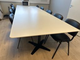 Spise bord og 10 stoler 