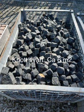  1 kasse Mosaikk 4/6 cm. svarte 1 kasse Mosaikk 4/6 cm. grå kr. 