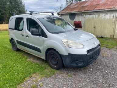 Peugeot Partner varebil – reparasjonsobjekt – 275 000 km