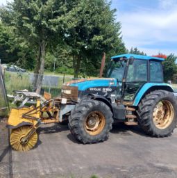Tractor New Holland 6180 4WD Traktor. Powershift.