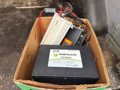 12 volt off-grid system med 1000W inverter, lader og LiFePO4-batteri (1280 wh)