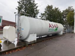 Verkstedutstyr 50 m3 tankanlegg inkludert ca 600L drifstoft + AD Blue ukjent mengde 