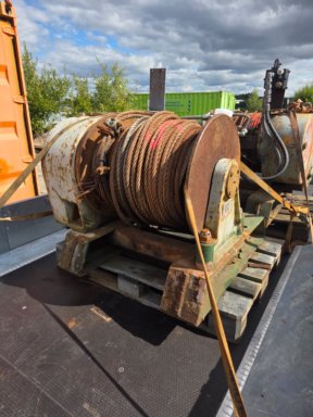 2 stk hatlapa 2500kg vinsjer, ukjent tilstand, 