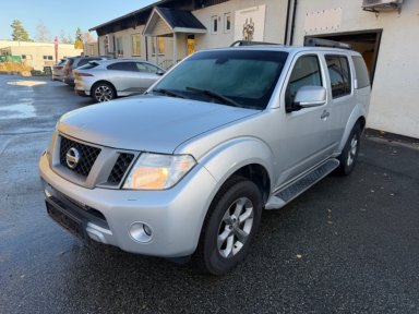 Varebil NISSAN PATHFINDER DCI