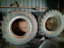 2 tvillingehjul fra Michelin  650/65 R42 M 108