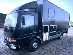 Mercedes Atego Hestetransport med boligafsnit