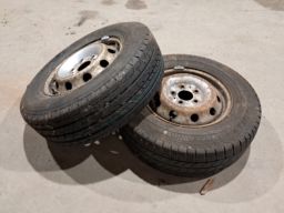 2 stk Fælge med vinterdæk Continental/Bridgestone 215/70 R15C
