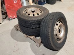 3 stk fælge med vinterdæk Continental 215/70 R15C