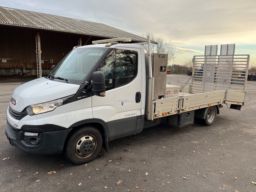 IVECO 35-180  3,0D med Alu-knæklad og læsserampe.