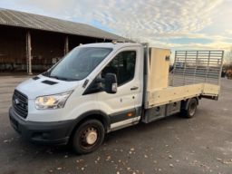FORD TRANSIT 2.2 TDCi  med ALU-knæklad og læsserampe.